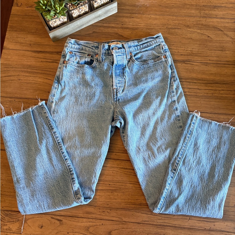 Excellent condition! Signature by Levi Strauss Medium Was Wed Straight Leg Jeans